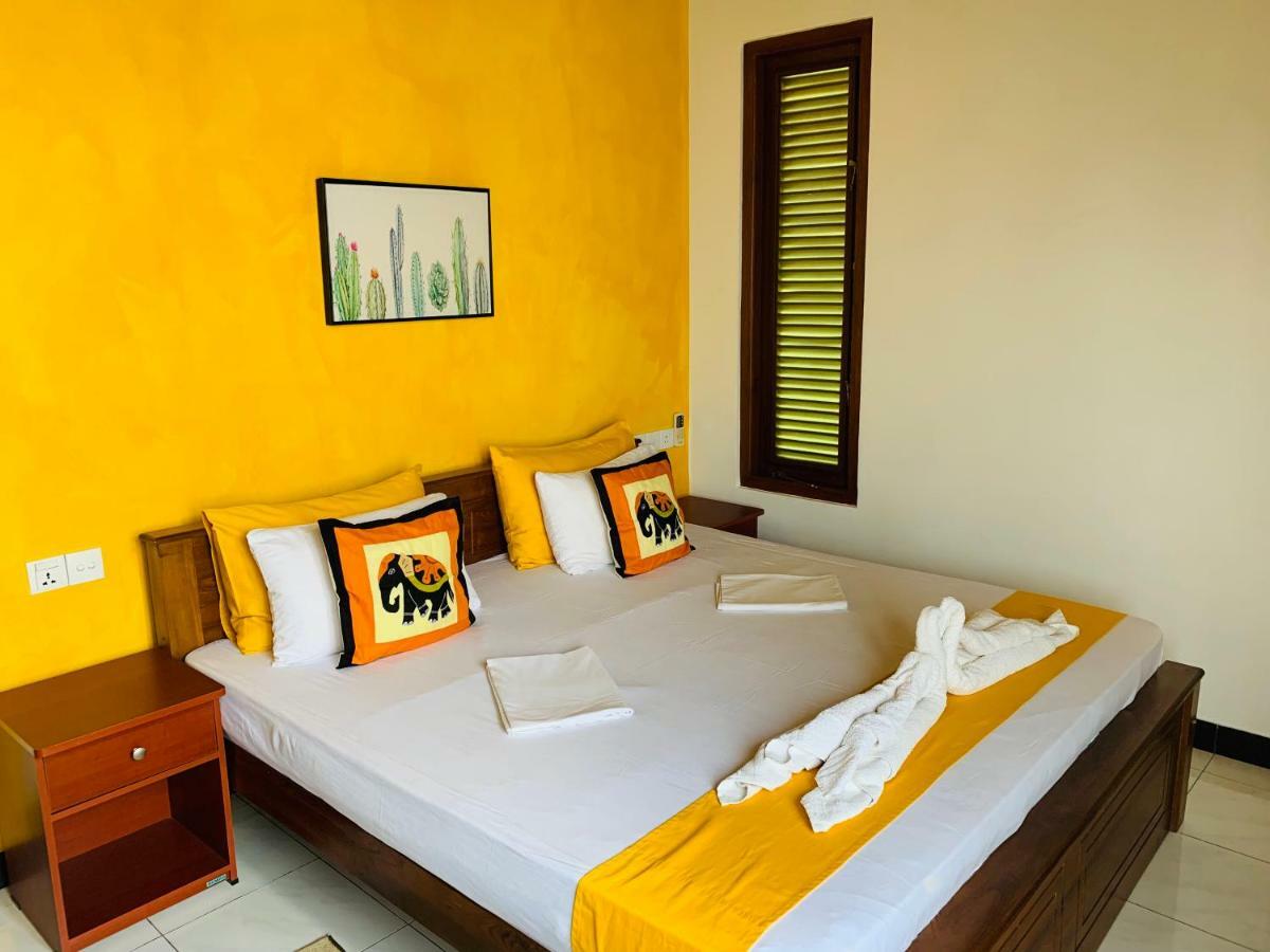 Sam'S Guest House Unawatuna Exterior photo